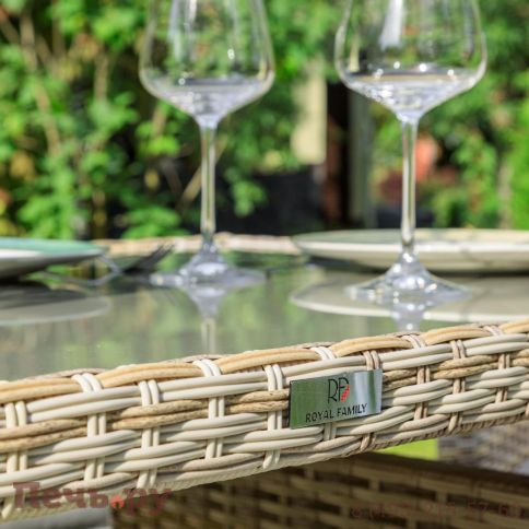 Комплект мебели Royal Family Zoya из искусственного ротанга бежевого цвета фото 2